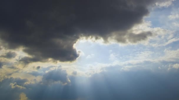 Images Temporelles Nuages Soirée Déplaçant Rapidement Sur Ciel Jaune Coucher — Video