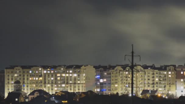 Prédios Apartamentos Altos Com Janelas Iluminadas Área Residencial Cidade Noite — Vídeo de Stock