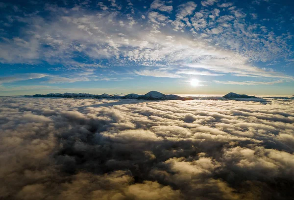 Vue Aérienne Lever Soleil Éclatant Sur Brouillard Blanc Dense Avec — Photo