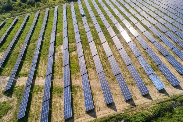 Vista Aérea Planta Energía Solar Campo Verde Granja Eléctrica Con —  Fotos de Stock