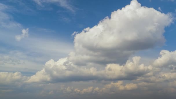 Time Lapse Footage Fast Moving White Puffy Clouds Blue Clear — Vídeo de Stock