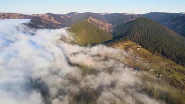 Vue Aérienne Paysage Animé Nuages Brumeux Couvrant Les Collines Montagne — Video