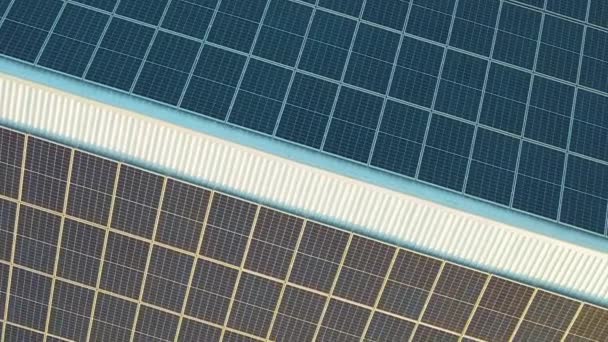 青い太陽光発電パネルは きれいな生態系の電気を生成するための建物の屋根に取り付けられました 再生可能エネルギーの概念の生産 — ストック動画