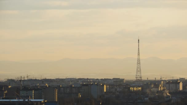 Urbane Landschaft Mit Bau Befindlichen Hochhäusern Und Beweglichen Turmkränen Vor — Stockvideo