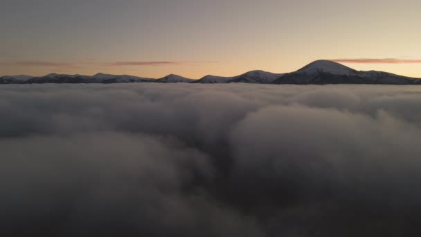 Widok Powietrza Żywy Wschód Słońca Nad Białymi Gęstymi Chmurami Odległymi — Wideo stockowe