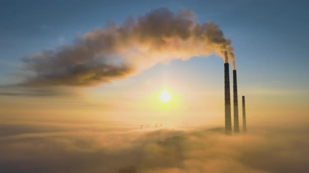 Uitzicht Vanuit Lucht Hoge Pijpen Van Kolencentrales Met Zwarte Rook — Stockvideo