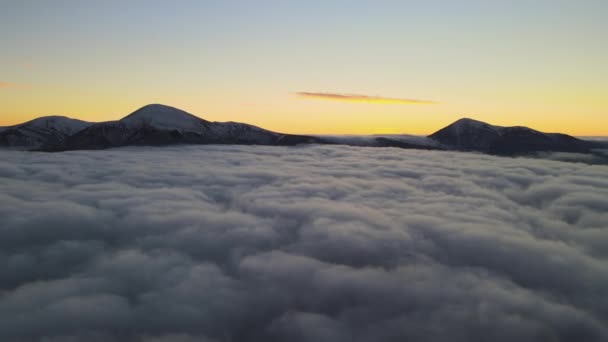 Vista Aérea Del Vibrante Amanecer Sobre Densas Nubes Blancas Con — Vídeos de Stock