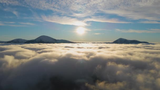 Vista Aérea Del Vibrante Amanecer Sobre Densas Nubes Blancas Con — Vídeos de Stock