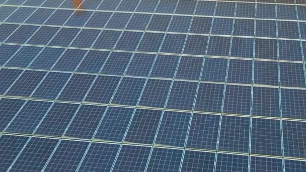 Paneles Solares Fotovoltaicos Azules Montados Techo Del Edificio Para Producir — Vídeos de Stock