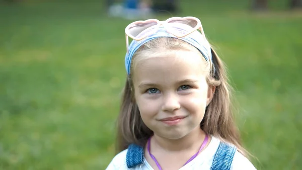 Portrait Jolie Fille Heureuse Enfant Été Plein Air — Photo