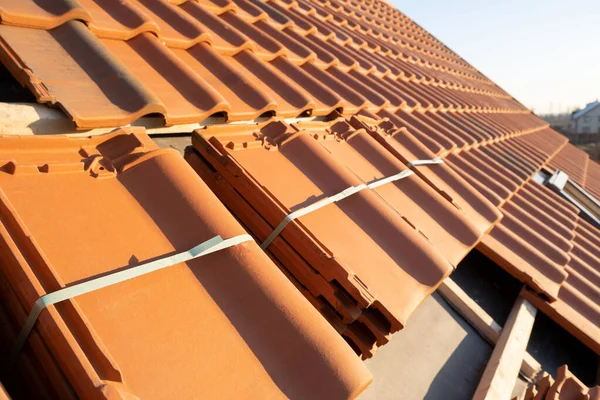 Pilas Tejas Cerámica Amarilla Para Cubrir Techos Edificios Residenciales Construcción — Foto de Stock