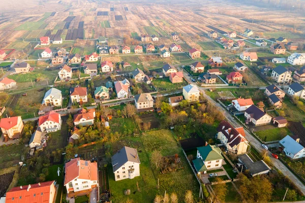 住宅地における住宅屋根の空中ビュー — ストック写真