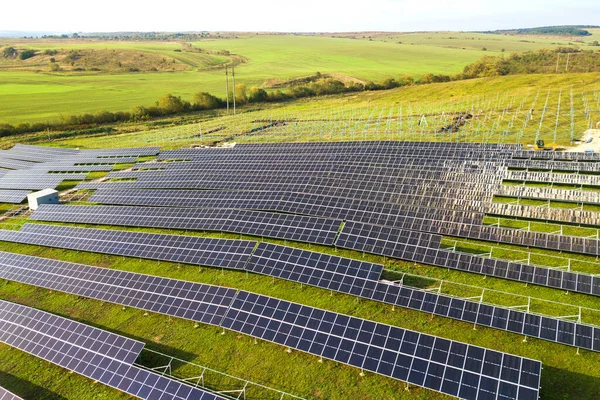 Vista Aérea Planta Energía Solar Construcción Campo Verde Montaje Paneles —  Fotos de Stock