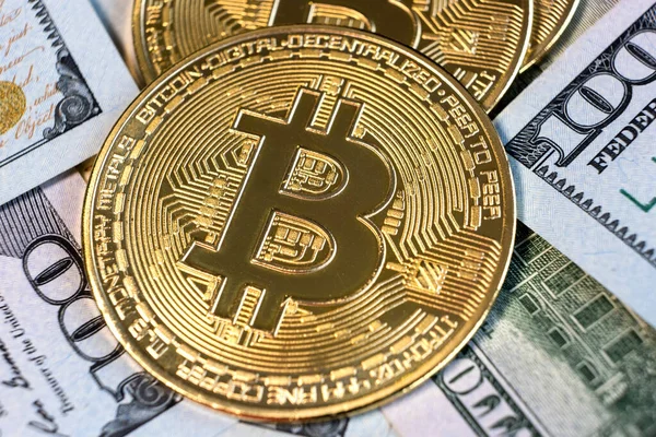 Metal parlayan bitcoin kripto paralarını Amerikan dolarlarına yakın tut. Elektronik merkeziyetçi para kavramı.
