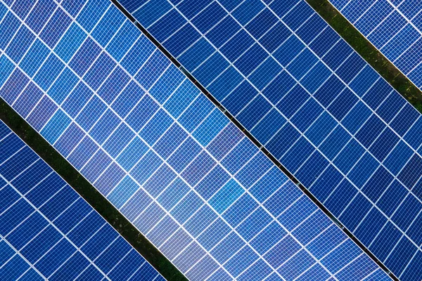 Techo Del Edificio Vista Aérea Con Filas Paneles Fotovoltaicos Solares — Foto de Stock