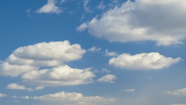 Imágenes Lapso Tiempo Nubes Blancas Movimiento Rápido Cielo Azul Claro — Vídeos de Stock