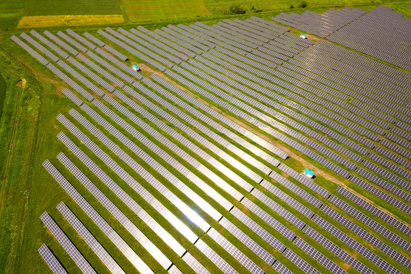 Vue Aérienne Centrale Solaire Sur Champ Vert Panneaux Électriques Pour — Photo