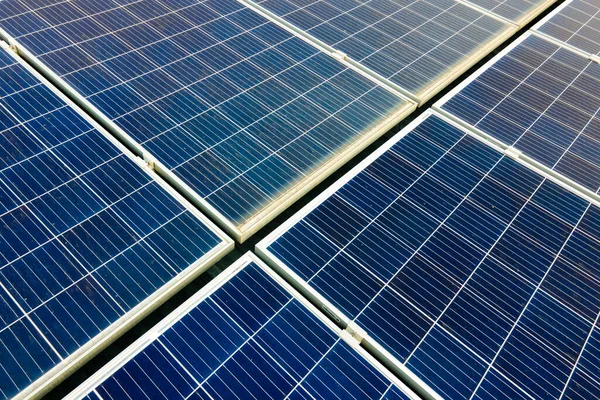 Gros Plan Surface Des Panneaux Solaires Photovoltaïques Bleus Montés Sur — Photo