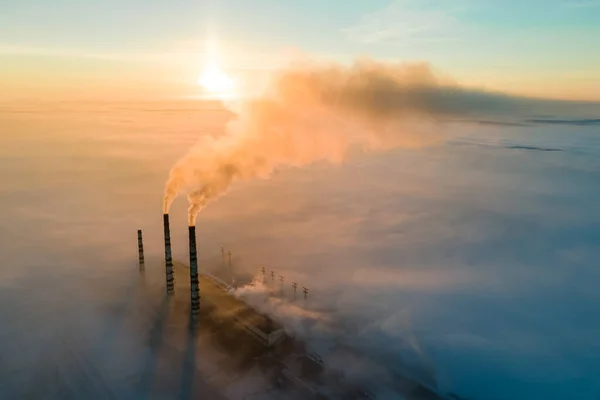 Letecký Pohled Uhelné Elektrárny Vysoké Trubky Černým Kouřem Pohybující Nahoru — Stock fotografie