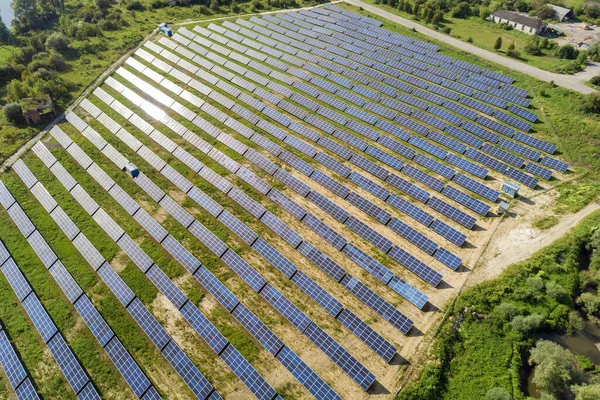 Vista Aérea Planta Energía Solar Campo Verde Granja Eléctrica Con —  Fotos de Stock