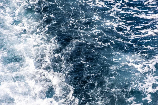 Сверху Вниз Вид Поверхность Морской Воды Текстура Белых Пенных Волн — стоковое фото
