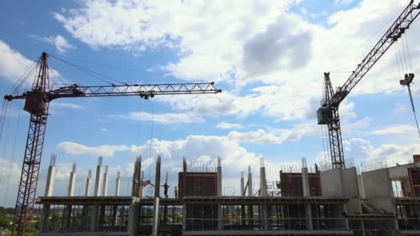 Grúas Torre Trabajadores Edificio Residencial Hormigón Alto Construcción Concepto Desarrollo — Vídeos de Stock