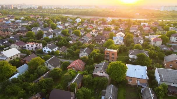 Pemandangan Udara Terhadap Rumah Rumah Penduduk Pedesaan Pinggiran Kota Saat — Stok Video