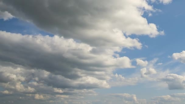 Zeitraffer Aufnahmen Von Sich Schnell Bewegenden Weißen Geschwollenen Wolken Blauen — Stockvideo