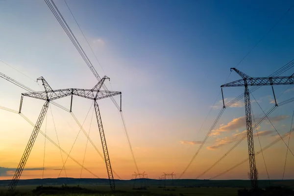 Silhouette Scura Delle Torri Alta Tensione Con Linee Elettriche All — Foto Stock