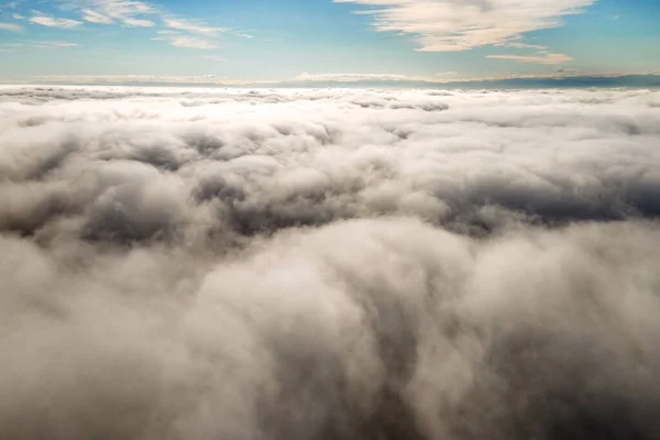 Luftaufnahme Von Oben Weißer Geschwollener Wolken Bei Strahlendem Sonnenschein — Stockfoto