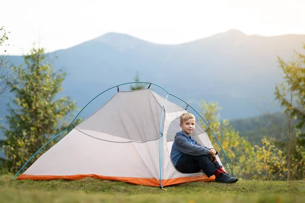Happy Hiker Child Boy Resting Tourist Tent Mountain Campsite Enjoying — Stock Photo, Image
