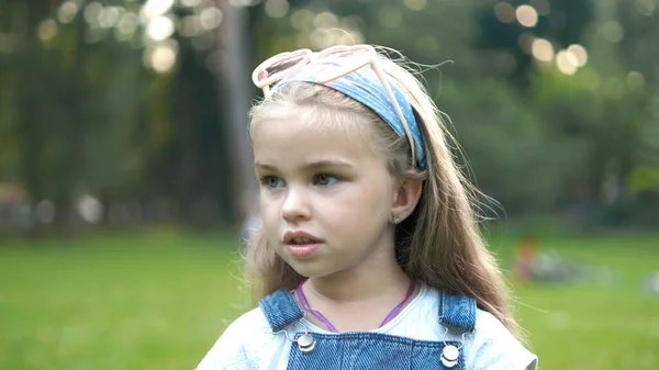 Portrait Jolie Fille Heureuse Enfant Été Plein Air — Photo