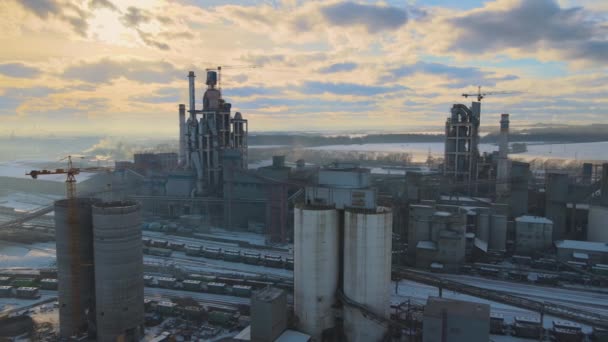 Vue Aérienne Cimenterie Avec Structure Usine Élevée Grue Tour Dans — Video