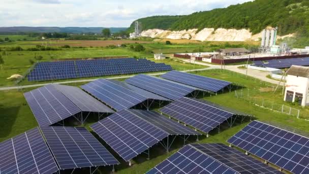 Vista Aérea Central Eléctrica Con Hileras Paneles Fotovoltaicos Solares Para — Vídeos de Stock