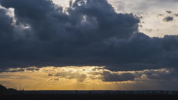 Time Lapse Beelden Van Snel Bewegende Avond Wolken Gele Hemel — Stockvideo