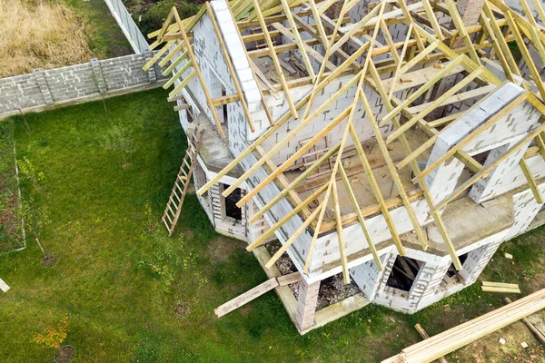 Widok Lotu Ptaka Prywatny Dom Betonowymi Ścianami Betonu Drewnianą Ramą — Zdjęcie stockowe