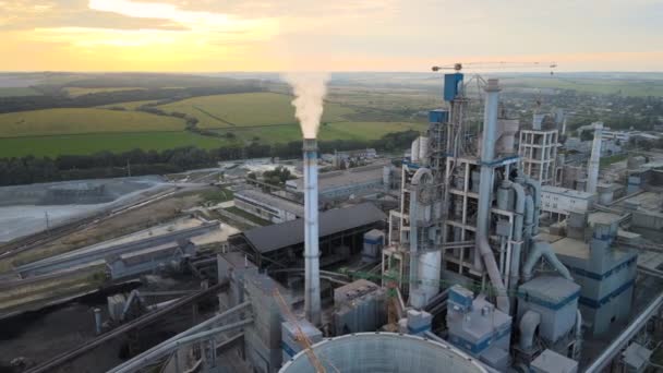 Vista Aérea Torre Fábrica Cemento Con Alta Estructura Planta Hormigón — Vídeo de stock