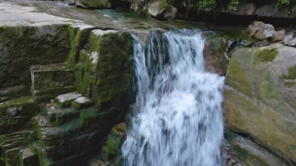 Verbazingwekkend Landschap Van Prachtige Waterval Berg Rivier Met Wit Schuimig — Stockvideo