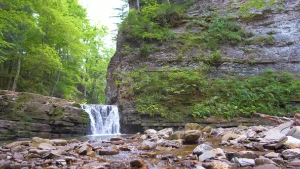 Verbazingwekkend Landschap Van Prachtige Waterval Berg Rivier Met Wit Schuimig — Stockvideo