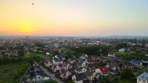 Vista Aérea Casas Residenciais Área Rural Suburbana Pôr Sol — Vídeo de Stock