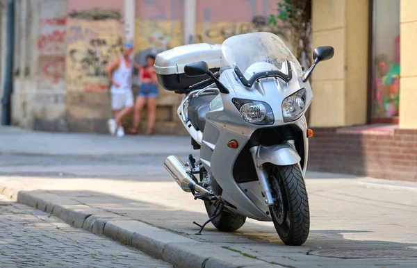 Primo Piano Una Moto Parcheggiata Sul Lato Della Strada Della — Foto Stock