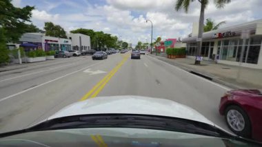 Florida 'da Amerikan caddesinde Miami Beach turistik bölgesinde araba gezintisi.