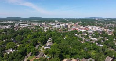 Huntsville, Alabama 'nın havadan görünüşü. Amerikan şehri tarihi mimarisi. ABD panoramik şehir manzarası