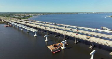 Ellenton, Florida 'da yeni köprü açıklıklarına sahip endüstriyel inşaat işleri. Eyaletler arası ulaşımın geliştirilmesi.