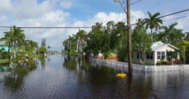 Milton Kasırgası Florida 'daki Punta Gorda bölgesinde evleri sular altında bıraktı. Doğal afetten sonra