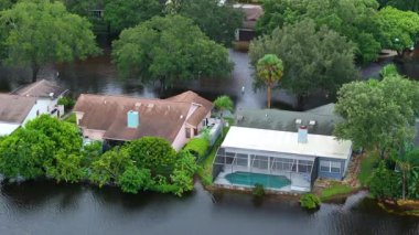 Debby Kasırgası, Sarasota, Florida 'daki evleri sular altında bıraktı. Doğal afetten sonra