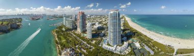 Miami Sahili 'nin panoramik manzarası. Güney Sahili Yüksek Lüks oteller ve apartmanlar.