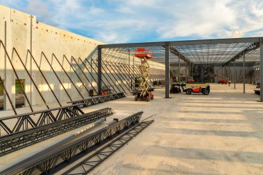 Dağıtım deposu inşaatı. ABD 'de ticari emlak piyasasının gelişimi.