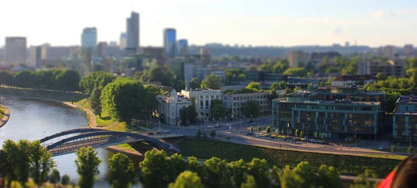 Minyatür etkisi ile nehir ve köprü fotoğrafı