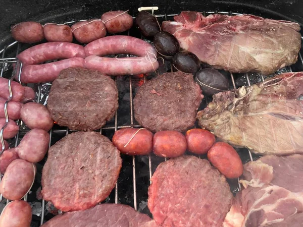 Grilled meats with barbecue — Stock Photo, Image